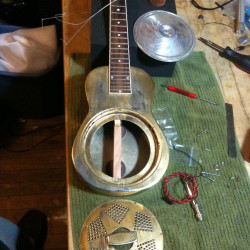 Resonator ukulele Pickup install